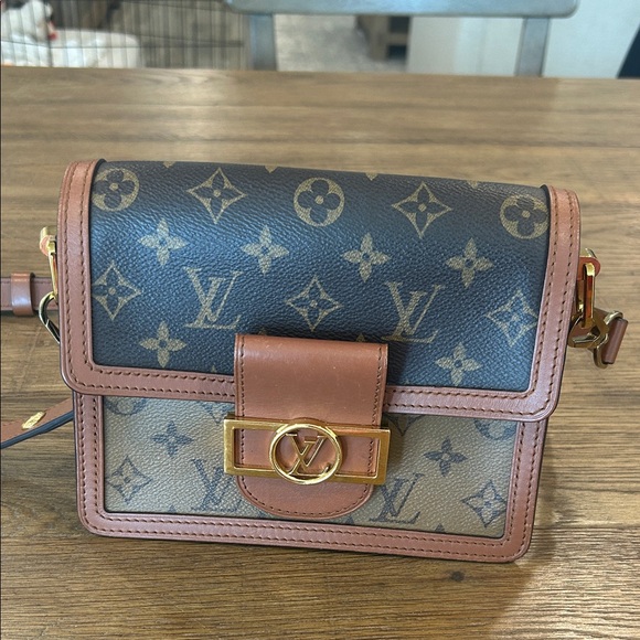 Louis Vuitton Black and Brown Monogram Crossbody Bag - Picture 1 of 6